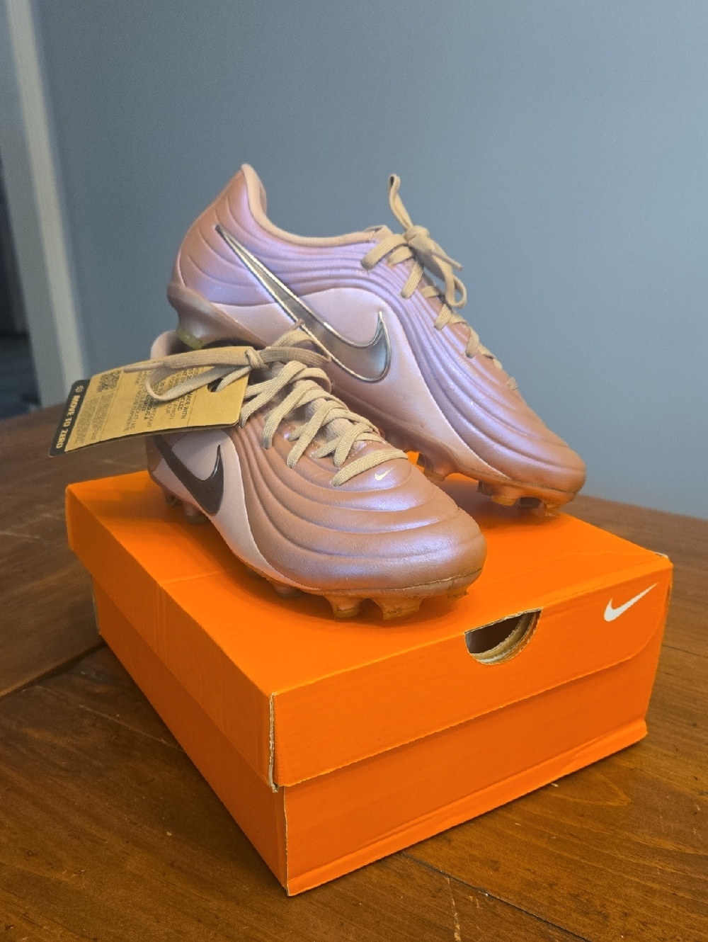 Girls Nike Tiempo Rose Gold Soccer Cleats Size 4.5y, EuC